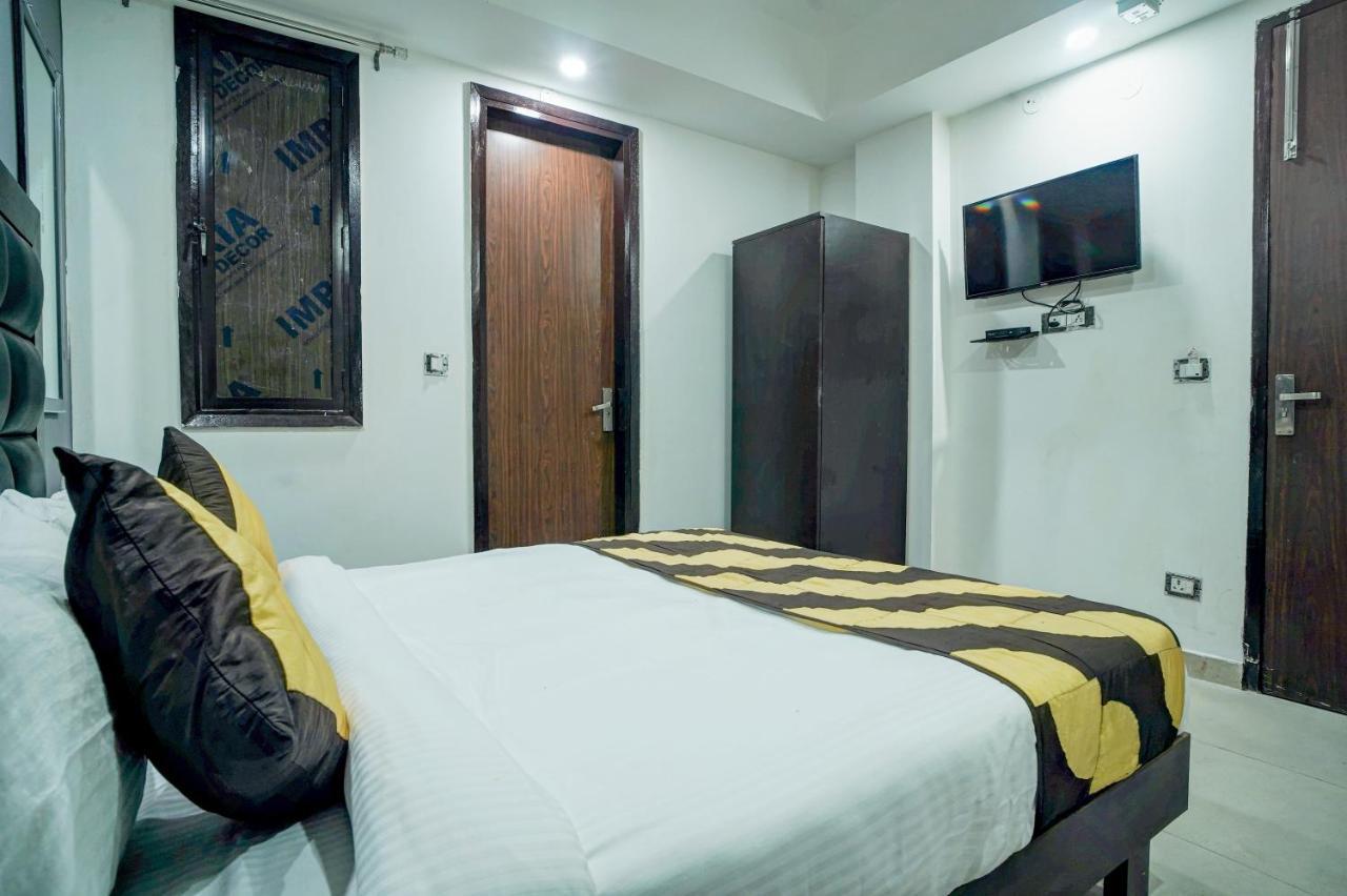 Hotel Red Snapper Couple Friendly At West Delhi New Delhi Exterior photo